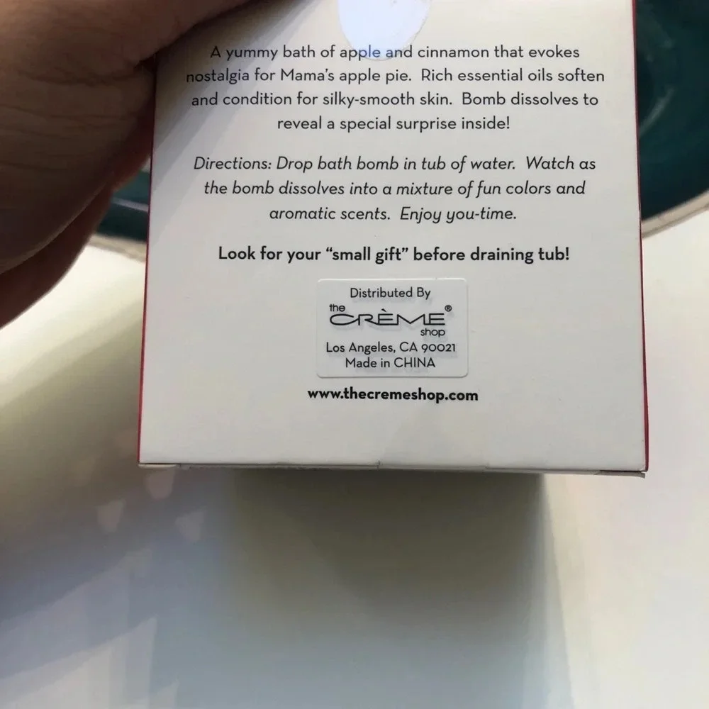 NIB HELLO KITTY BATH BOMB